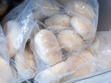 Como congelar e descongelar pão francês pra ficar fresquinho como o da última fornada da padaria