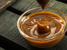 Vegano e com só 2 ingredientes: esse doce de leite fica tão cremoso que ninguém acredita que é caseiro