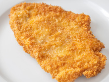 Adeus à farinha de rosca: receita de frango à milanesa com uma cobertura que você vai adorar