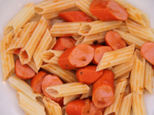 Macarrão com salsicha: saiba como incrementar essa receita