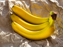 Nunca imaginei que as bananas durariam semanas sem escurecer quando guardadas com esse utensílio, mas funciona mesmo