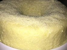 Bolo de tapioca com calda