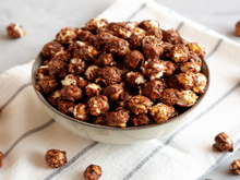 Nem queima, nem gruda: a pipoca doce que dá certo na primeira tentativa e todo mundo aprova