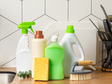 Perigo na faxina! 4 misturas de limpeza caseira que podem colocar a sua vida em risco