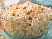 Pipoca sem sujar panela, pipoqueira ou pote? Só com esse truque inteligente