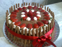 Bolo de morango com mousse de chocolate