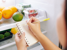 O erro que quase todo mundo comete com a geladeira ao voltar das compras