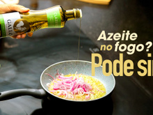 Cozinhar com azeite: por que ele é seguro, saudável e funciona em qualquer preparo