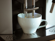 Há dois anos, comprei uma cafeteira expresso. Eu gostaria que alguém tivesse me dito que eu também precisava desses acessórios