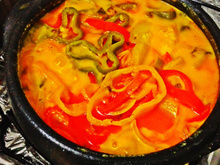 Moqueca de peixe na panela de barro