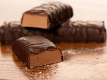 É saudável comer barra de proteína? Entenda benefícios e o jeito certo de incluir na alimentação