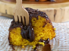 Eu finalmente encontrei uma receita de bolo de cenoura que sempre dá certo, era esse detalhe que eu sempre errava