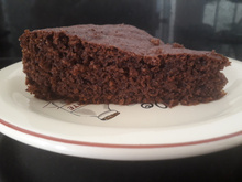 Bolo de nescau com café