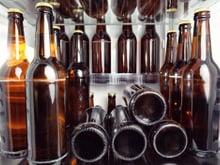 Descubra qual o jeito certo de guardar a cerveja na geladeira e pare de ter bebida quente!