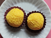 Brigadeiro de mostarda e mel: versão do clássico docinho viraliza na internet e gera debates; será que fica bom?