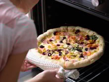 Sempre queimava minha pizza caseira até conhecer essa técnica do TudoGostoso que salva qualquer fornada