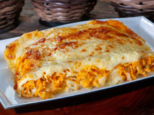 Essa receita de lasanha de frango com molho branco é tudo que você vai querer comer no final de semana