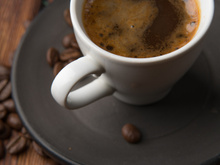 8 alimentos e bebidas que você jamais deve consumir de estômago vazio