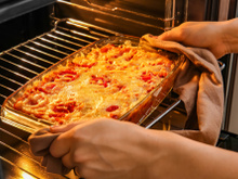 Sobrou arroz do dia anterior? transforme em um jantar incrível com essa receita de arroz de forno cremosa