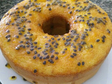 Bolo de maracujá com calda: confira a receita do TudoGostoso