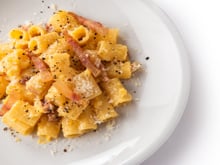 Eu aprendi o segredo do macarrão a carbonara perfeito e nunca mais usei creme de leite