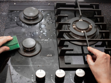 Produto caseiro infalível para limpar fogão de vidro e não deixar manchado! Veja como fazer 