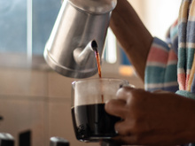 José Abellán, cardiologista, sobre beber café diariamente: "O consumo moderado e regular de café está associado a efeitos protetores a longo prazo. Quem o consome vive mais"