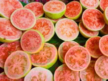 Benefícios da goiaba para a saúde: confira