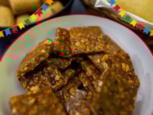 Pé de moleque cremoso e vegano tem um sabor especial que todo mundo vai poder curtir no arraiá