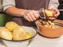 Comer batata com casca faz mal? Embora seja rica em fibras alguns cuidados são necessários e o TudoGostoso te explica tudo