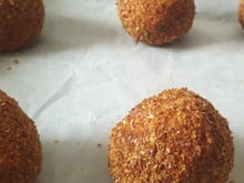 Bolinha de batata doce com frango