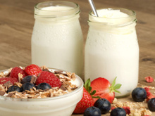 Os benefícios do iogurte natural: como incluir na alimentação, como fazer em casa e qual o melhor horário para consumir