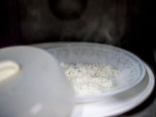 Como fazer arroz no micro-ondas