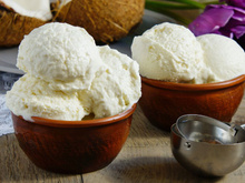 Sorvete de coco com leite condensado