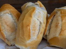 Dicas PRÁTICAS e FÁCEIS para o pão francês amanhecido ficar fresquinho igual feito na hora