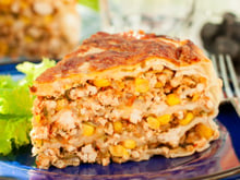 Torta cremosa de frango com milho na air fryer