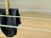 A meia sem par não deve ser jogada fora. Ela pode ser reutilizada em outros cômodos da casa