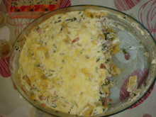 Ravióli ao molho branco com presunto e brócolis