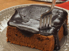 "Primeiro bolo de chocolate que ficou maravilhoso, receita fácil e fofinha", avalia Gabriela Rodrigues, membro do TudoGostoso