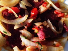 Bife acebolado de carne seca