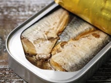 Depois dos 50, comer sardinha enlatada pode ajudar músculos e ossos: TudoGostoso explica
