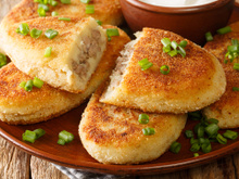 Suculentos bolinhos de carne e batata para dar adeus às tortas salgadas, nunca me canso deles!