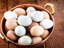 A cor do ovo da galinha muda o sabor? Descubra no TudoGostoso!