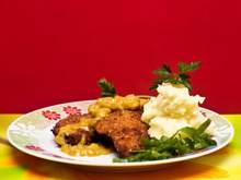 Peito de frango com Crosta de Granola ao molho de mostarda