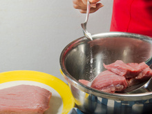 O truque do bicarbonato de sódio amacia a carne mesmo? Essa professora de química tem a resposta