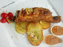 Salmão crostado e molho de muqueca