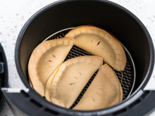 Não fritei mais pastel depois que aprendi a fazer essa receita assada na airfryer