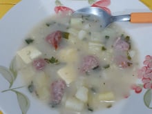 Sopa de batatas com salame