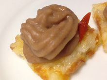 Canapé de arroz e feijão