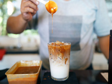 Receita fácil de caramelo líquido que você pode usar como calda em qualquer sobremesa